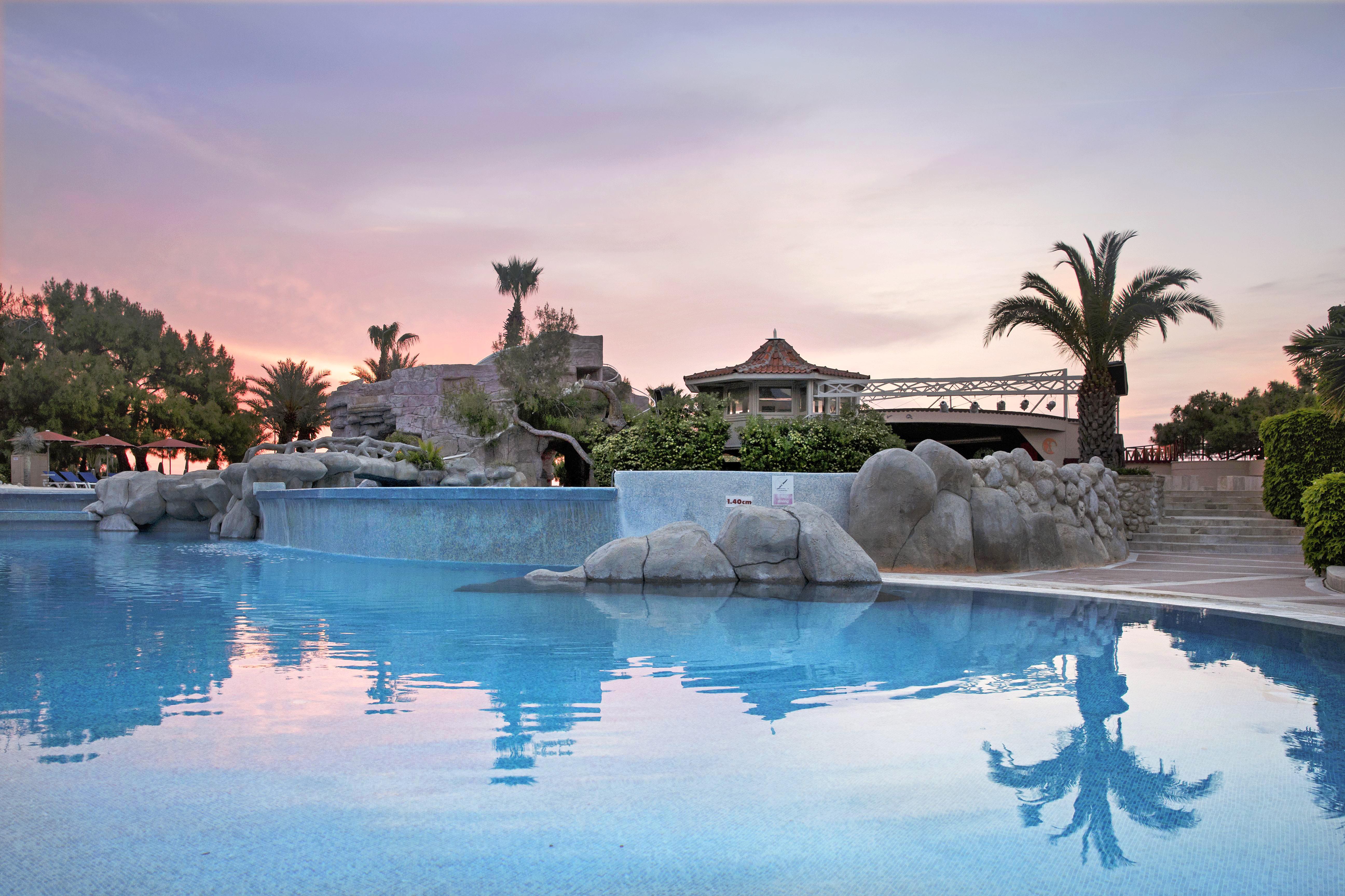 Marti Myra Hotell Tekirova Exteriör bild Sunset at the pool