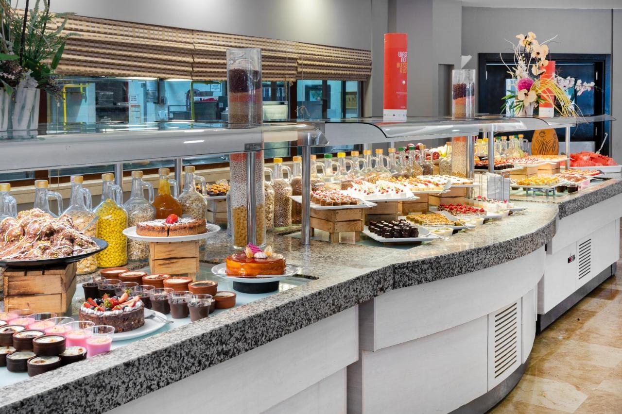 Marti Myra Hotell Tekirova Exteriör bild A dessert buffet